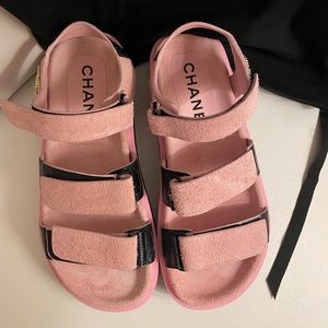 Brand New Chanel Spring 2022 sandals, 39